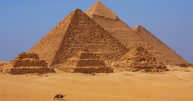 Tiết lộ sốc chuyện người ngoài hành tinh xây kim tự tháp