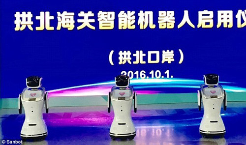 Robot sân bay biết nói 28 thứ tiếng và truy tìm tội phạm