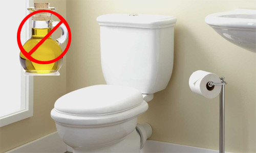 Lý do bạn không được đổ thức ăn dầu mỡ vào toilet