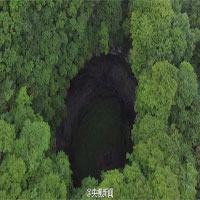Trung Quốc phát hiện cụm hố sụt sâu hơn 100m