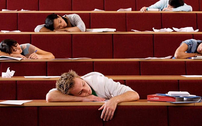 Giấc ngủ ngắn trước khi thi tốt hơn cố học nhồi nhét