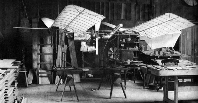 Ai mới thực sự là người đầu tiên chế tạo ra máy bay?