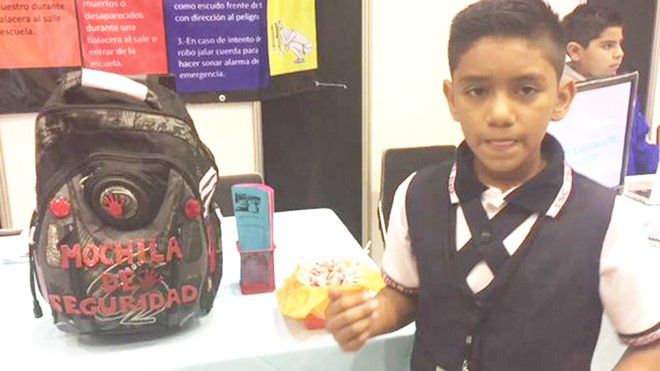 Cậu học sinh 11 tuổi phát minh ba lô chống đạn