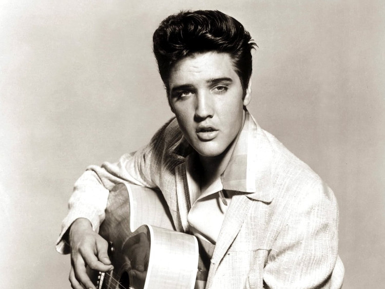 "Ông hoàng nhạc Rock 'n Roll" Elvis Presley
