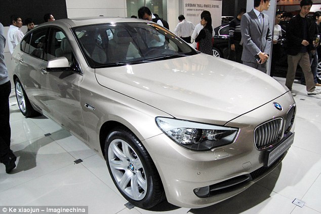 Sử dụng công nghệ khóa xe từ xa của BMW để nhốt trộm