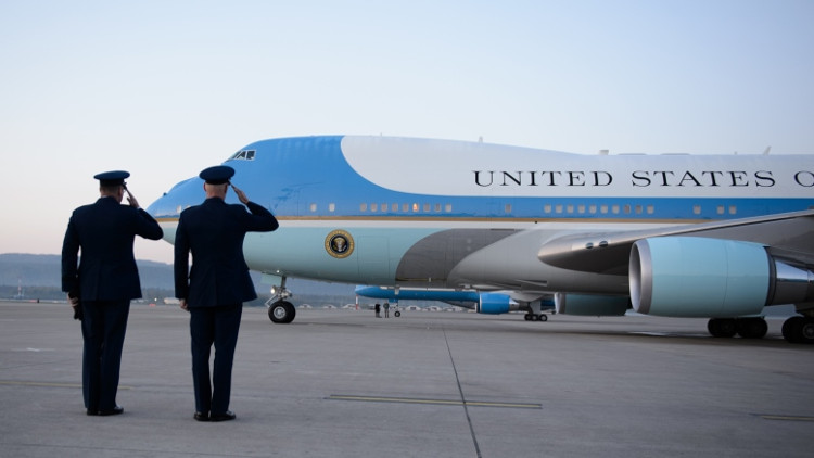 Cảm giác bay trên Air Force One như thế nào?