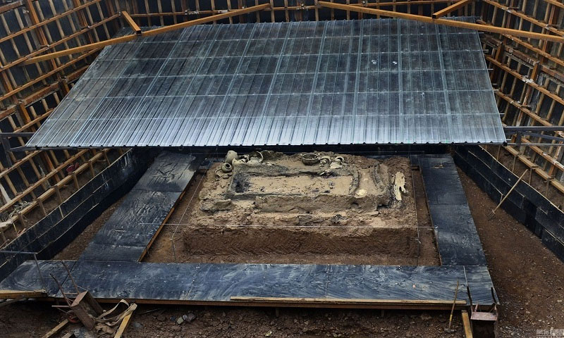 Trung Quốc đóng gói mộ cổ 30 tấn chuyển về phòng thí nghiệm
