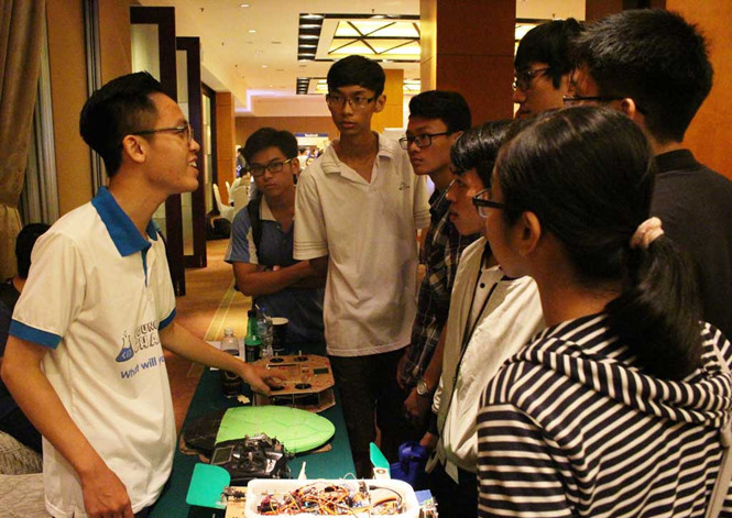 Cậu học trò chế tạo robot thông minh thám hiểm đại dương