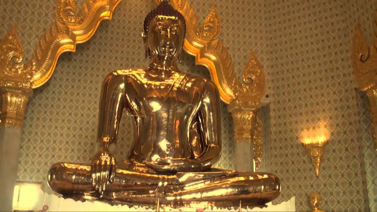 Tượng Phật vàng 5,5 tấn ẩn mình trăm năm dưới vỏ thạch cao