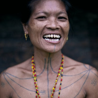 Kỳ dị cách mài răng "cá mập" gia tăng nhan sắc của người Mentawai