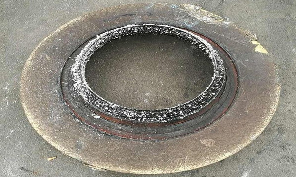 Vật thể lạ bốc cháy trên đỉnh núi Trung Quốc