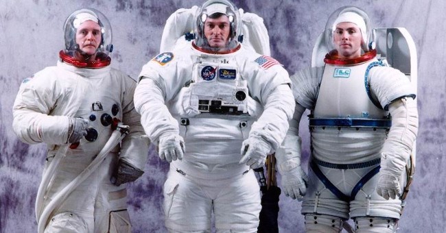 Bộ đồ phi hành gia bảo vệ con người như thế nào?