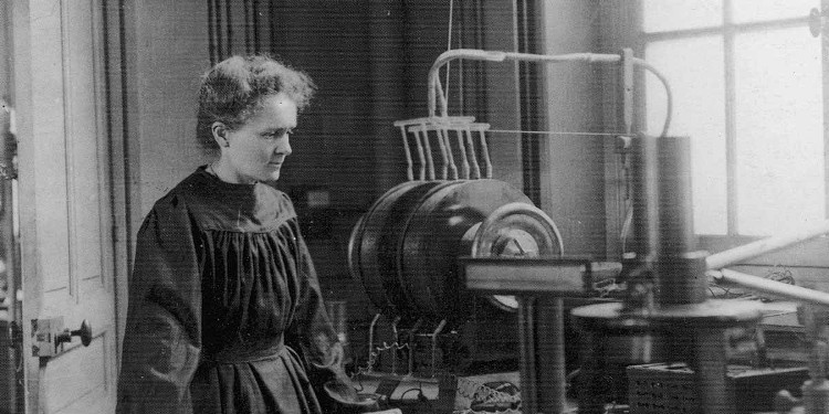 Marie Curie xây giấc mơ khoa học từ phòng thí nghiệm tồi tàn