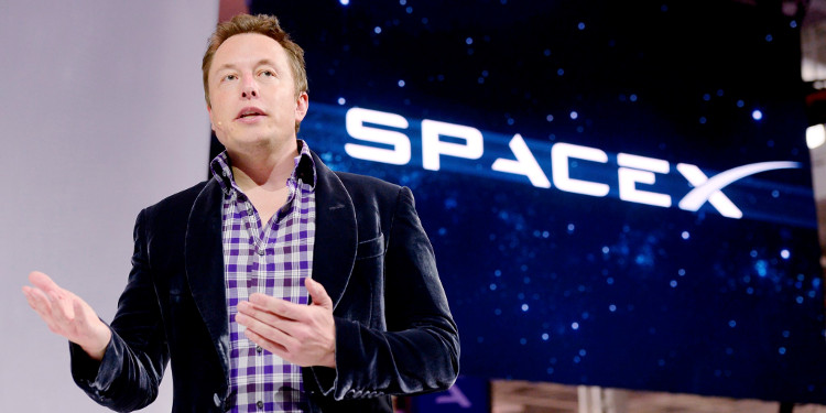 Elon Musk: Từ đứa trẻ bị bạn đánh 