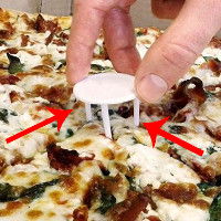 Chiếc "kiềng 3 chân" này trong mỗi hộp pizza dùng để làm gì?