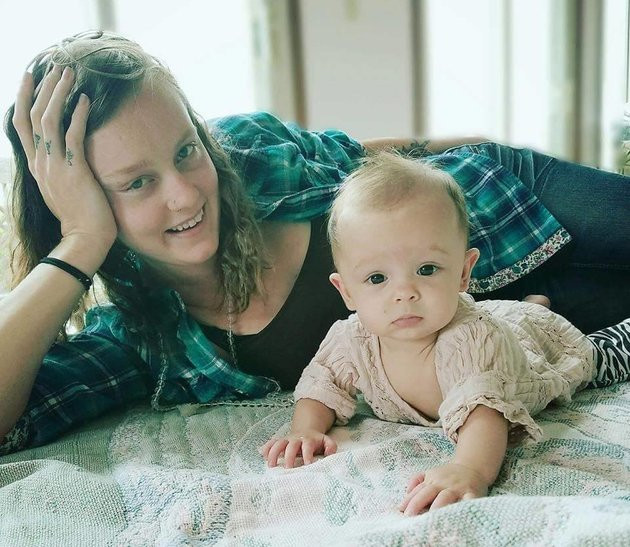 Jansen Howard cùng con gái. 