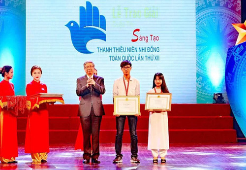 Máy in chữ nổi của hai sinh viên Đà Nẵng vươn ra thế giới