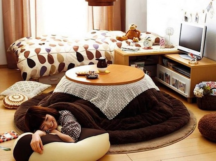 Những chiếc bàn sưởi Kotatsu độc lạ