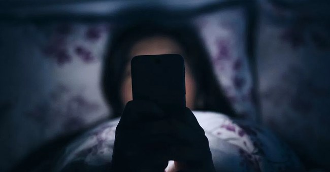 Tác hại khủng khiếp này có thể khiến bạn suy nghĩ lại về việc dùng smartphone