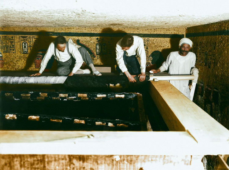 Ảnh màu cực hiếm ghi lại quá trình khám phá lăng mộ Tutankhamun