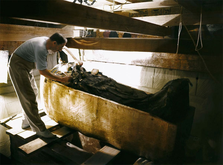 Ảnh màu cực hiếm ghi lại quá trình khám phá lăng mộ Tutankhamun