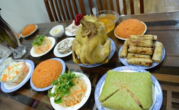 Vì sao trên mâm cỗ ngày Tết luôn có gà luộc - câu hỏi 