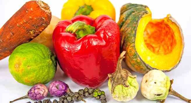 Sẽ rất nguy hiểm nếu bạn cố tình ăn những loại thực phẩm có dấu hiệu này sau Tết