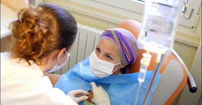 Ung thư được chữa trị bằng cách nào?