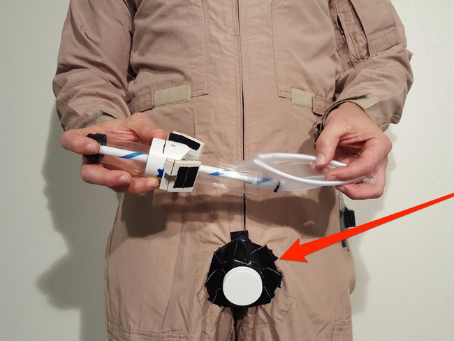 Đại tá không quân Mỹ đã giải đáp được vấn đề tế nhị của NASA và ôm về 15.000 USD