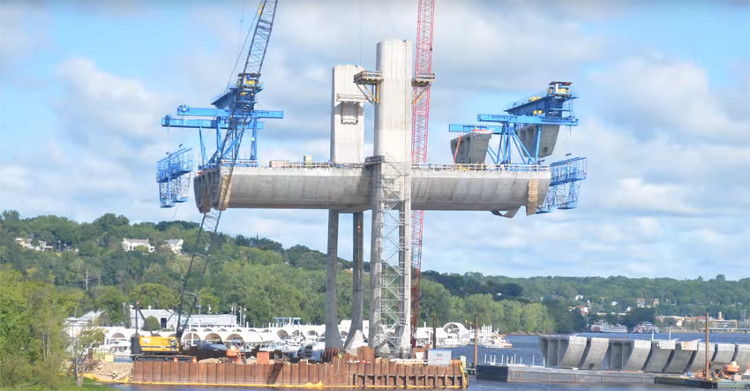 Quá trình xây dựng cầu Saint Croix.