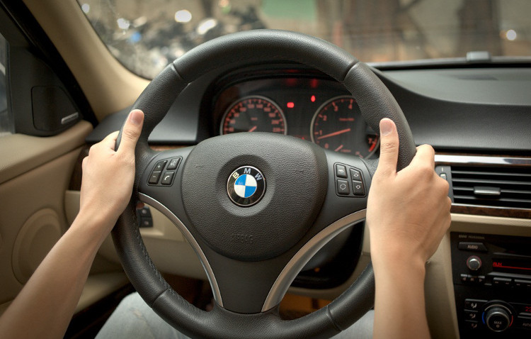 Các xử lý khi xe ô tô bị nổ lốp