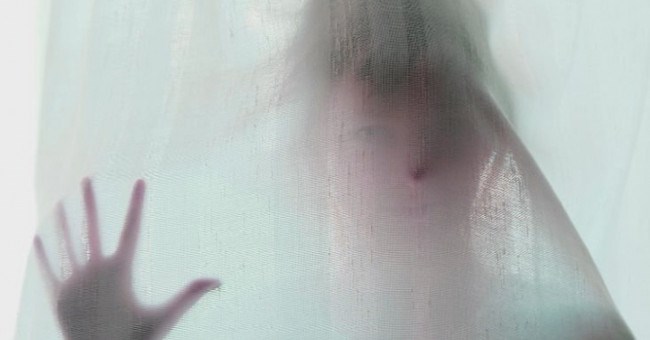 Nhà vật lý học người Anh dùng máy gia tốc hạt lớn để chứng minh ma không hề tồn tại