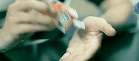 Bạn có biết phần rãnh nhỏ trên nắp hộp kẹo Tic Tac có công dụng gì không?