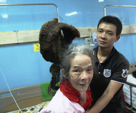 Cụ ông 76 tuổi với mái tóc đặc biệt hơn 30 năm chưa cắt