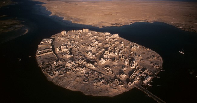 Lạnh gáy trên hòn đảo “ma” ở Đông Phi