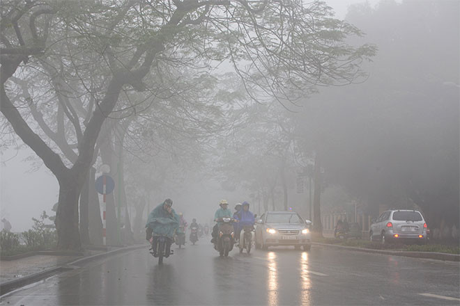 Hà Nội mưa và nồm ẩm kéo dài đến hết tuần
