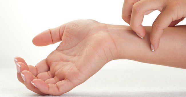 Vì sao bạn thấy ngứa khi người khác gãi?