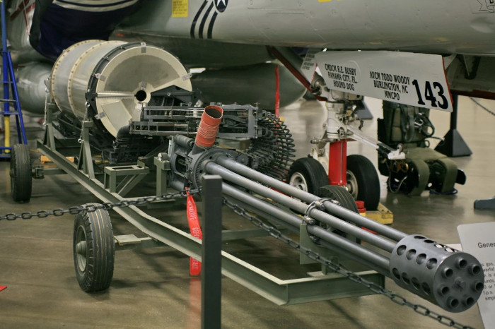 Khẩu súng GAU-8 Avenger. Khẩu súng GAU-8 Avenger.