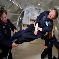 Nhà vật lý học huyền thoại Stephen Hawking sắp bay vào không gian