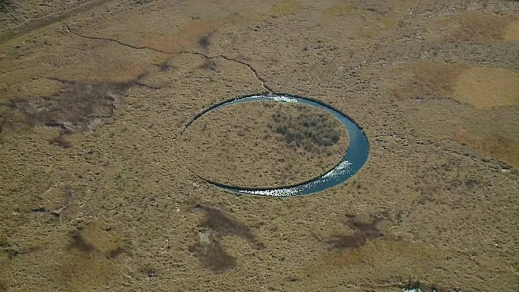 Ghé qua hòn đảo con mắt kỳ bí bậc nhất ở Argentina