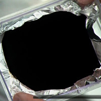 Vật liệu đen nhất có thể biến mọi vật thể thành "hố đen"