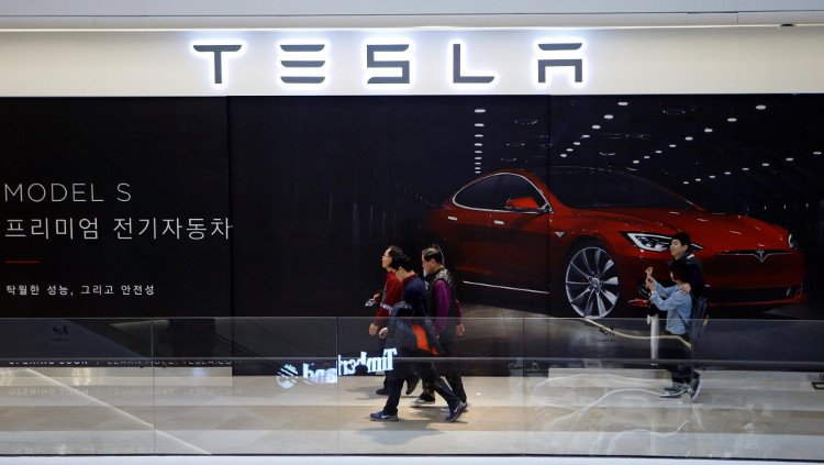 Elon Musk lại làm các nhà phân tích bất ngờ