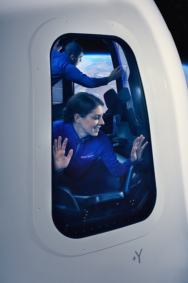 Blue Origin tung ra những hình ảnh đầu tiên về tàu vũ trụ du lịch đầu tiên trên thế giới