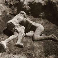 Sự thật khó tin về cặp đôi ôm nhau dưới đống tro tàn cách đây 2.000 năm
