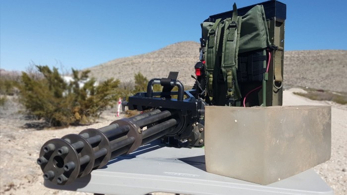Xem súng máy 6 nòng M134 Minigun nhả đạn nhanh như chớp