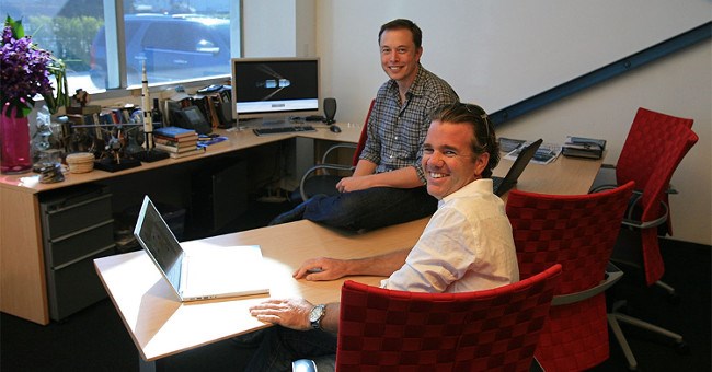 Bàn làm việc giản dị đến khó tin của các thiên tài trên thế giới