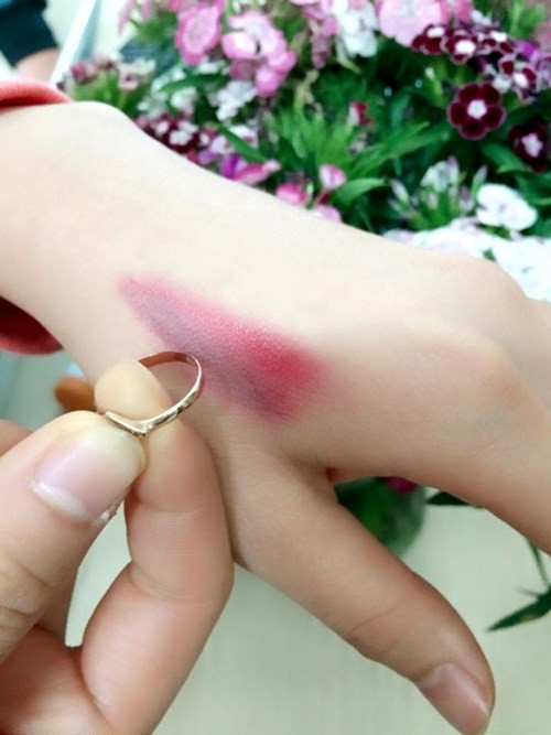 Cách nhận biết son nhiễm chì đơn giản nhất