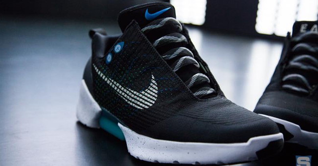 Đập hộp đôi giày tự thắt dây đầu tiên trên thế giới Nike HyperAdapt 1.0 giá 40 triệu