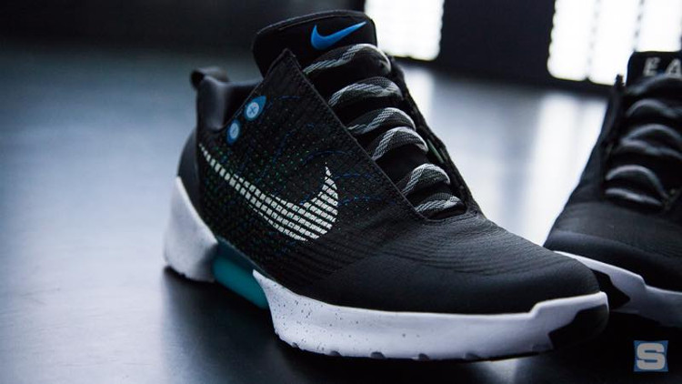 Đập hộp đôi giày tự thắt dây đầu tiên trên thế giới Nike HyperAdapt 1.0 giá 40 triệu