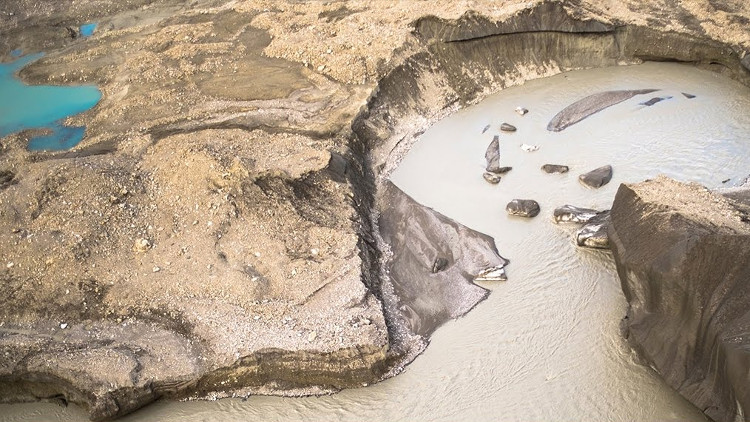 Mực nước sông giảm đi đáng kể chỉ trong 4 ngày, mức giảm lớn đến mức dòng sông không thể hồi sinh.